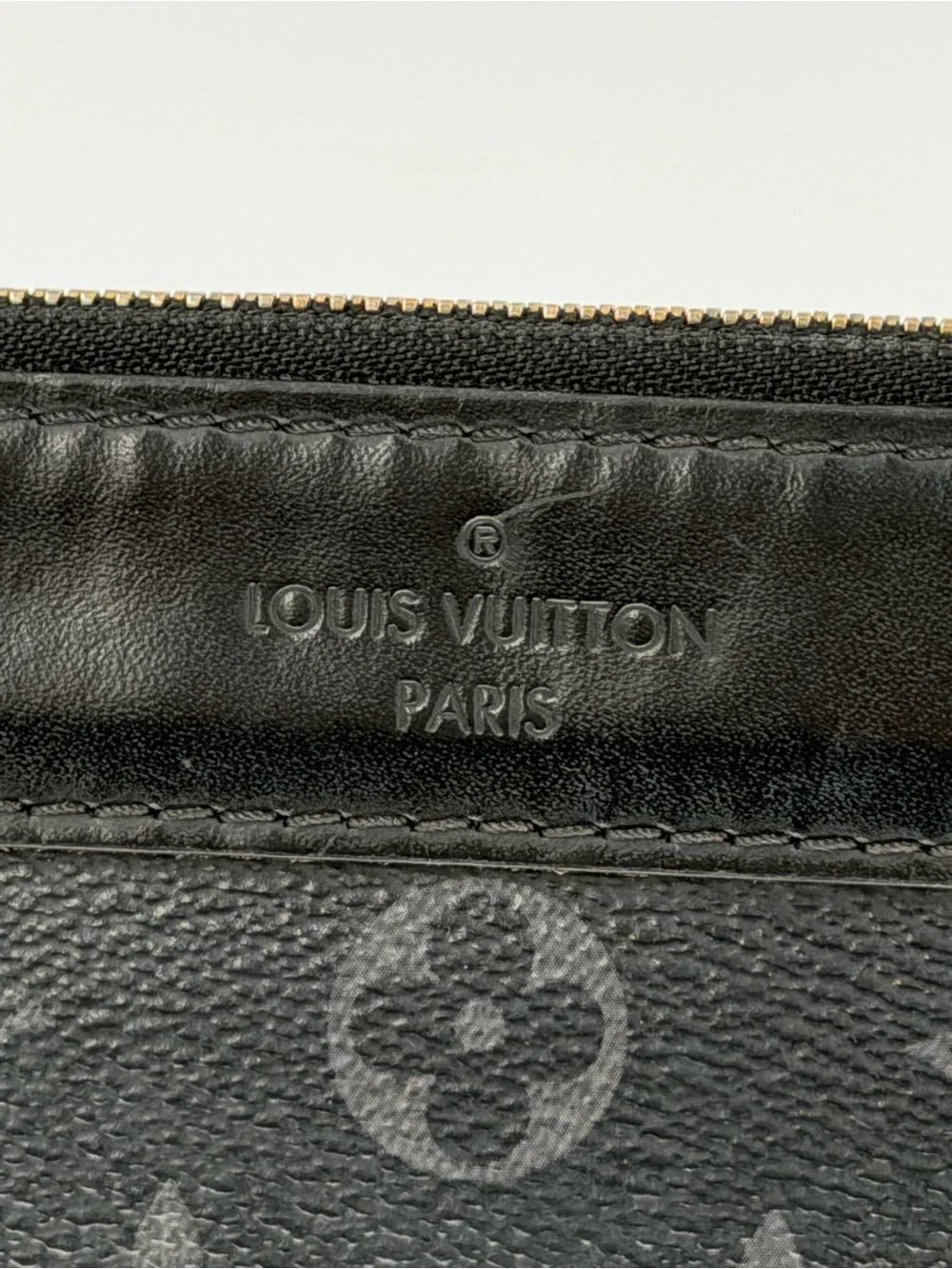 Louis Vuitton Monogram Eclipse Discovery Pochette w/Entrupy COA🖤🩶 - Picture 2 of 16
